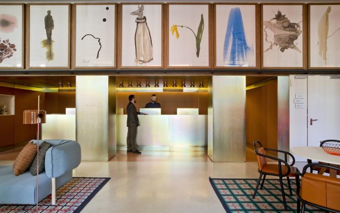 Receptie van hotel Room Mate Giulia in Milaan